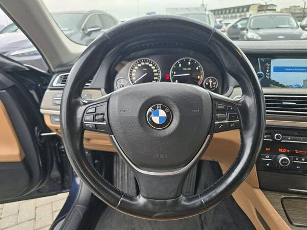 BMW 740 2010 — Миниатюра 9