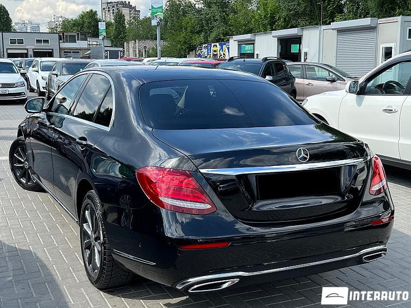 2016 Mercedes E 220 — Miniatură 3