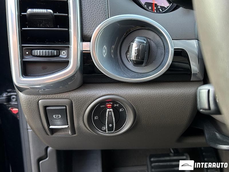 Porsche Cayenne 2015 — Миниатюра 9
