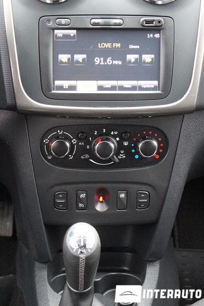 2015 Dacia Sandero Stepway — Miniatură 12