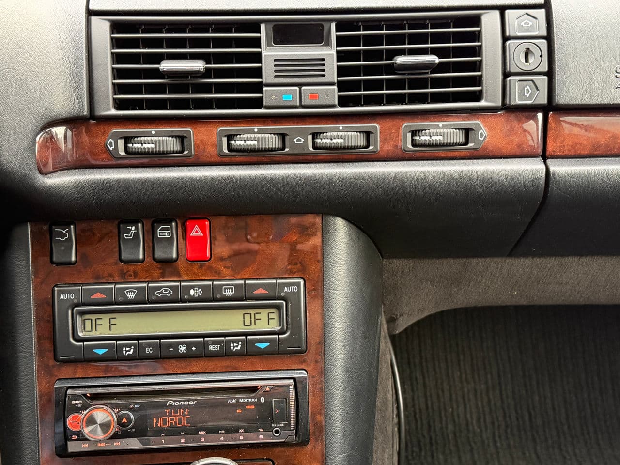 Mercedes S 300 1997 — Миниатюра 12