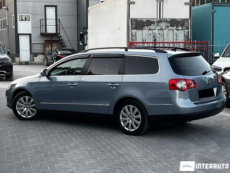 2010 Volkswagen Passat — Miniatură 2