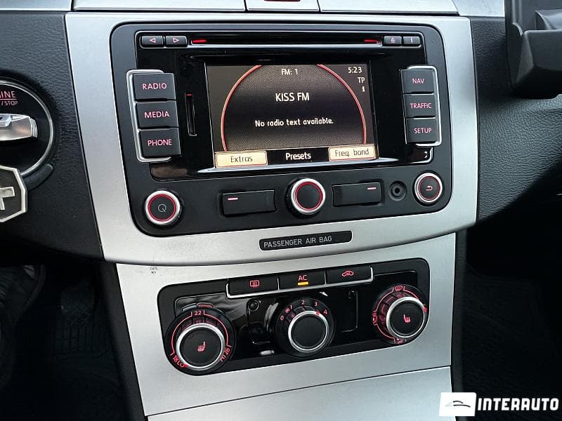 2010 Volkswagen Passat — Miniatură 8