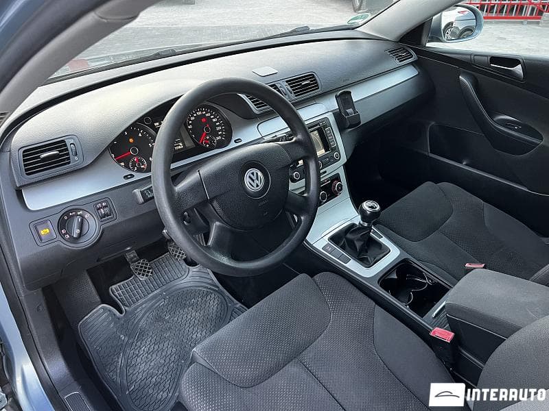 2010 Volkswagen Passat — Miniatură 6