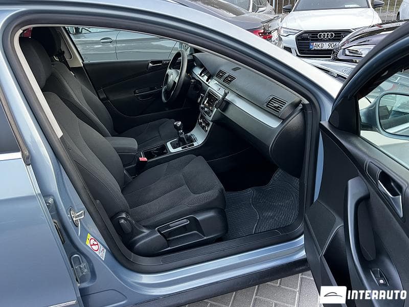 2010 Volkswagen Passat — Miniatură 15