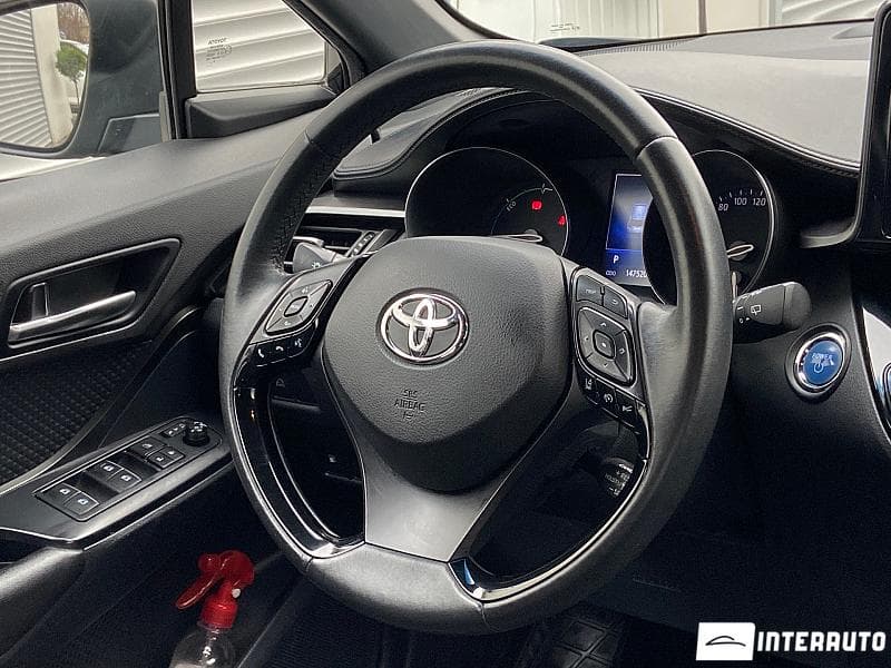 2017 Toyota C-HR — Miniatură 8