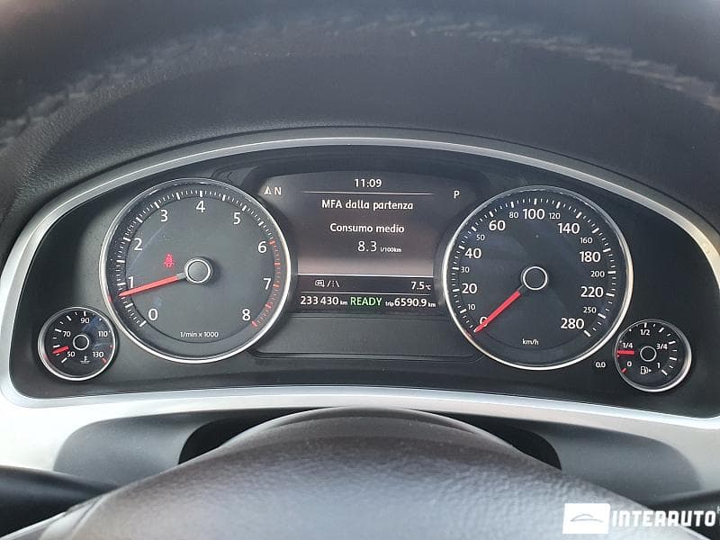 2010 Volkswagen Touareg — Miniatură 15