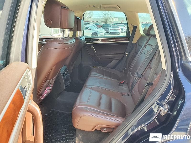 2010 Volkswagen Touareg — Miniatură 18