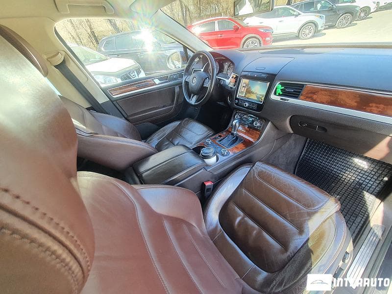 2010 Volkswagen Touareg — Miniatură 13