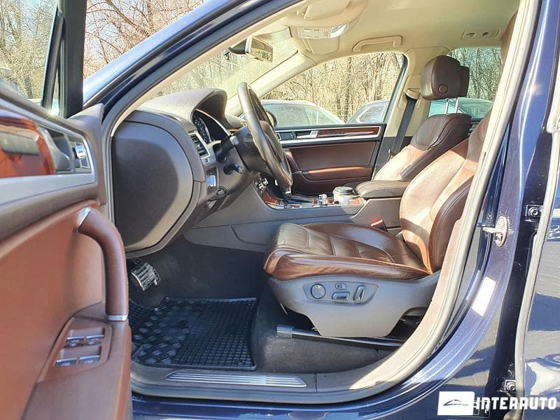2010 Volkswagen Touareg — Miniatură 8