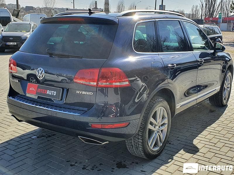 2010 Volkswagen Touareg — Miniatură 3