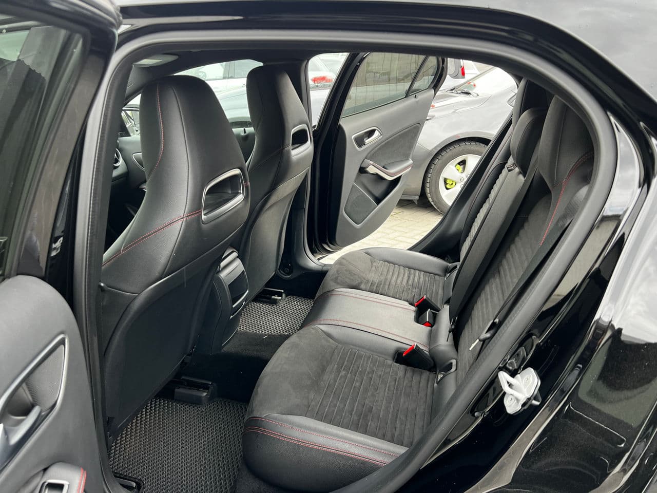 Mercedes GLA 180 2017 — Миниатюра 16