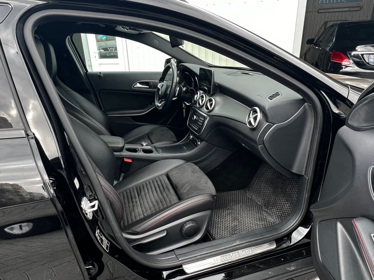 Mercedes GLA 180 2017 — Миниатюра 6