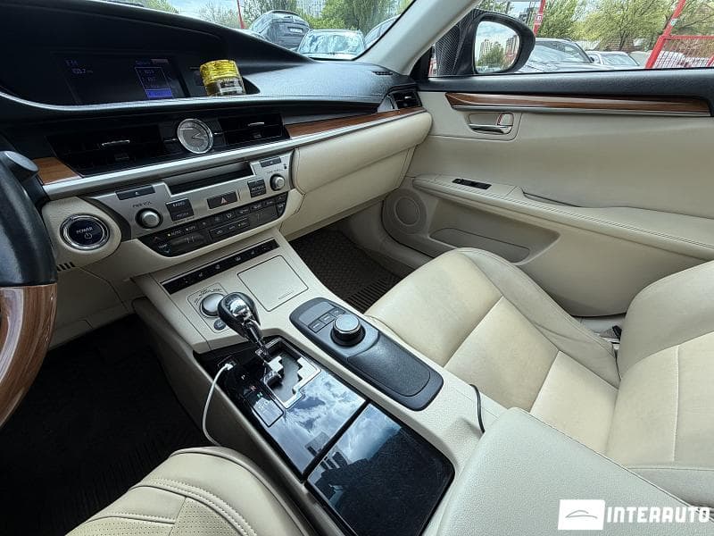 Lexus ES 300h 2012 — Миниатюра 13