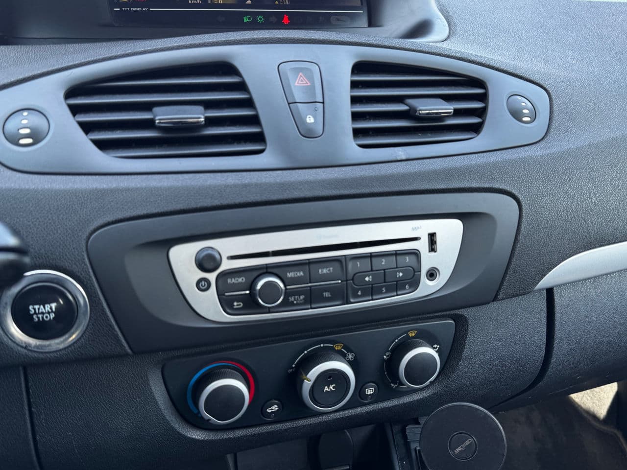 Renault Scenic 2015 — Миниатюра 11