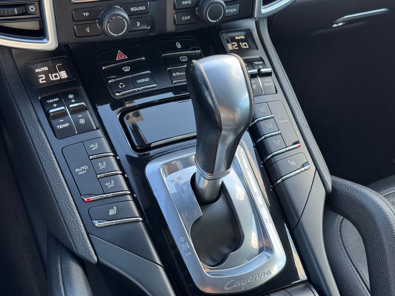 Porsche Cayenne 2012 — Миниатюра 10