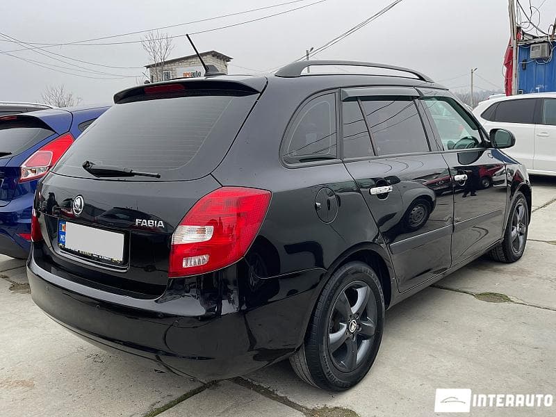 2013 Skoda Fabia — Miniatură 3