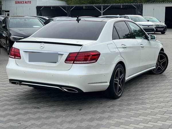 2015 Mercedes E 200 — Miniatură 3