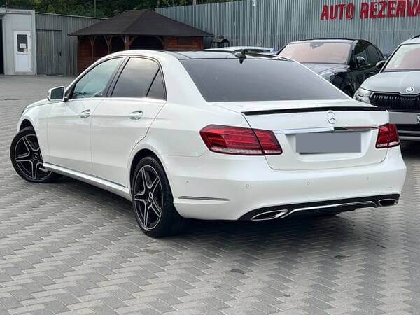 2015 Mercedes E 200 — Miniatură 4