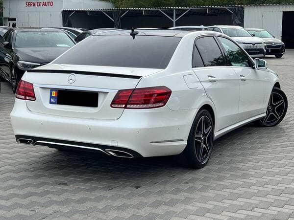 2015 Mercedes E 200 — Miniatură 3
