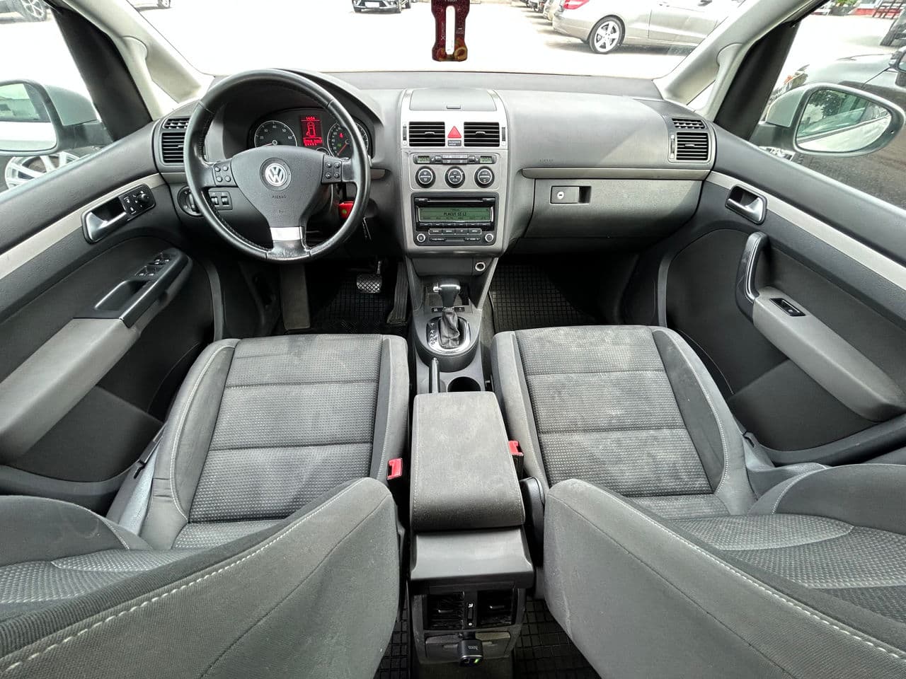 Volkswagen Touran 2010 — Миниатюра 8