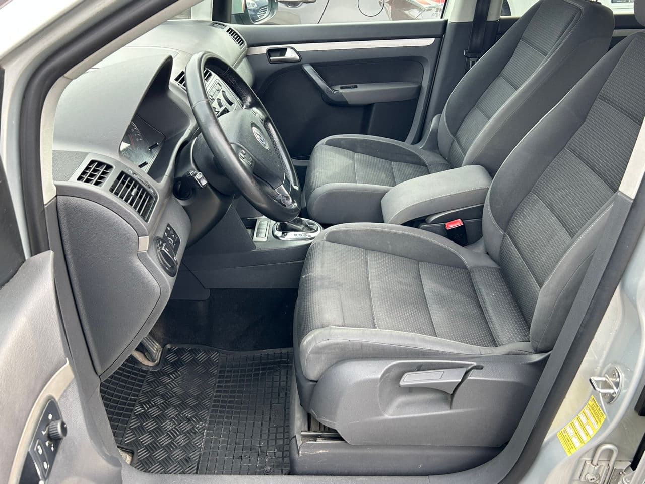 Volkswagen Touran 2010 — Миниатюра 7
