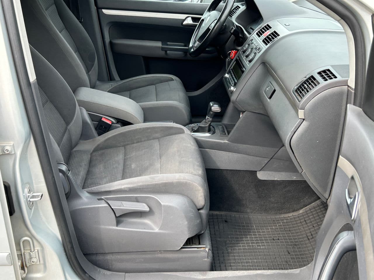 Volkswagen Touran 2010 — Миниатюра 14