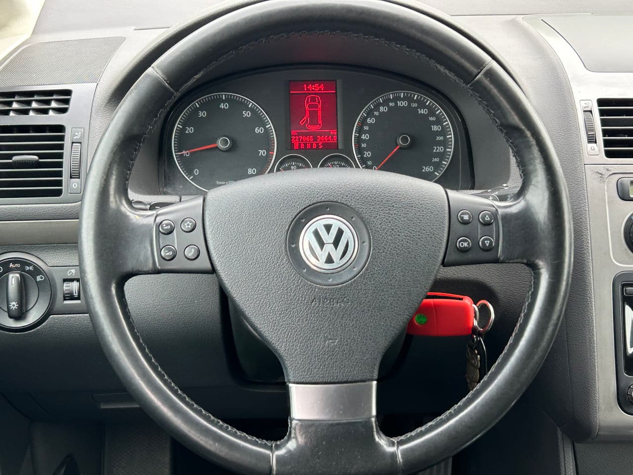Volkswagen Touran 2010 — Миниатюра 10