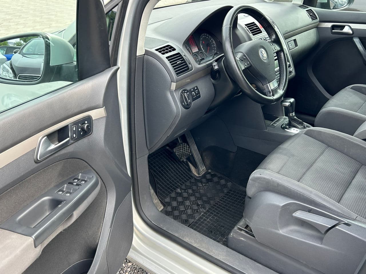 Volkswagen Touran 2010 — Миниатюра 5