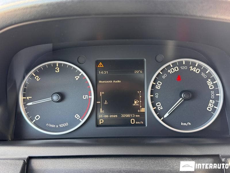 Land Rover Discovery 2012 — Миниатюра 17