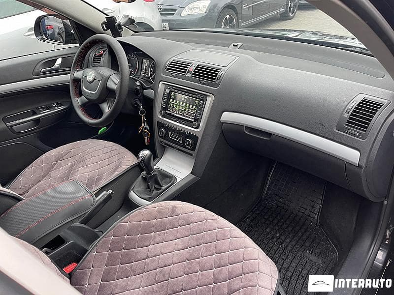 2010 Skoda Octavia — Miniatură 6