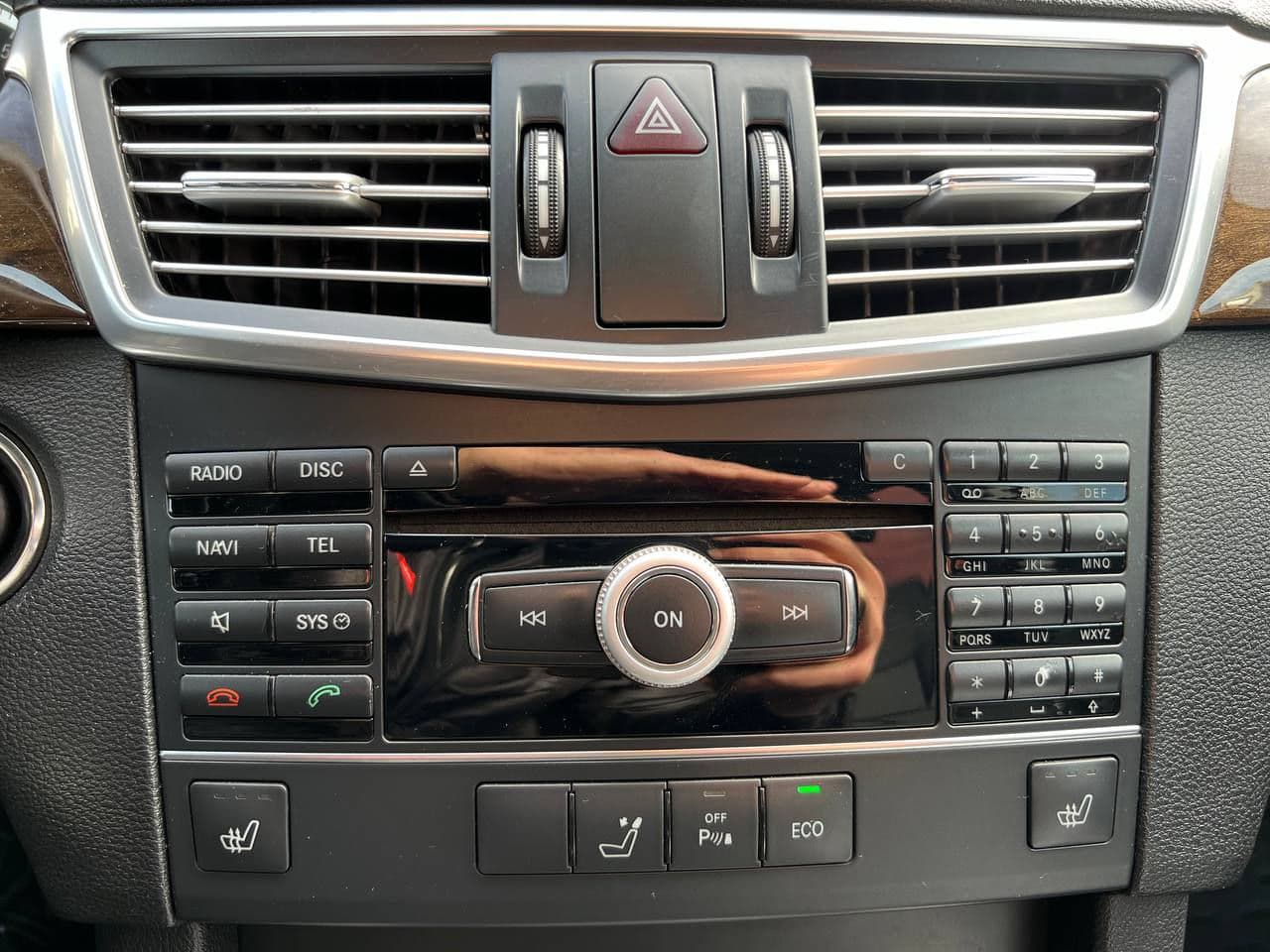 Mercedes E 200 2011 — Миниатюра 12