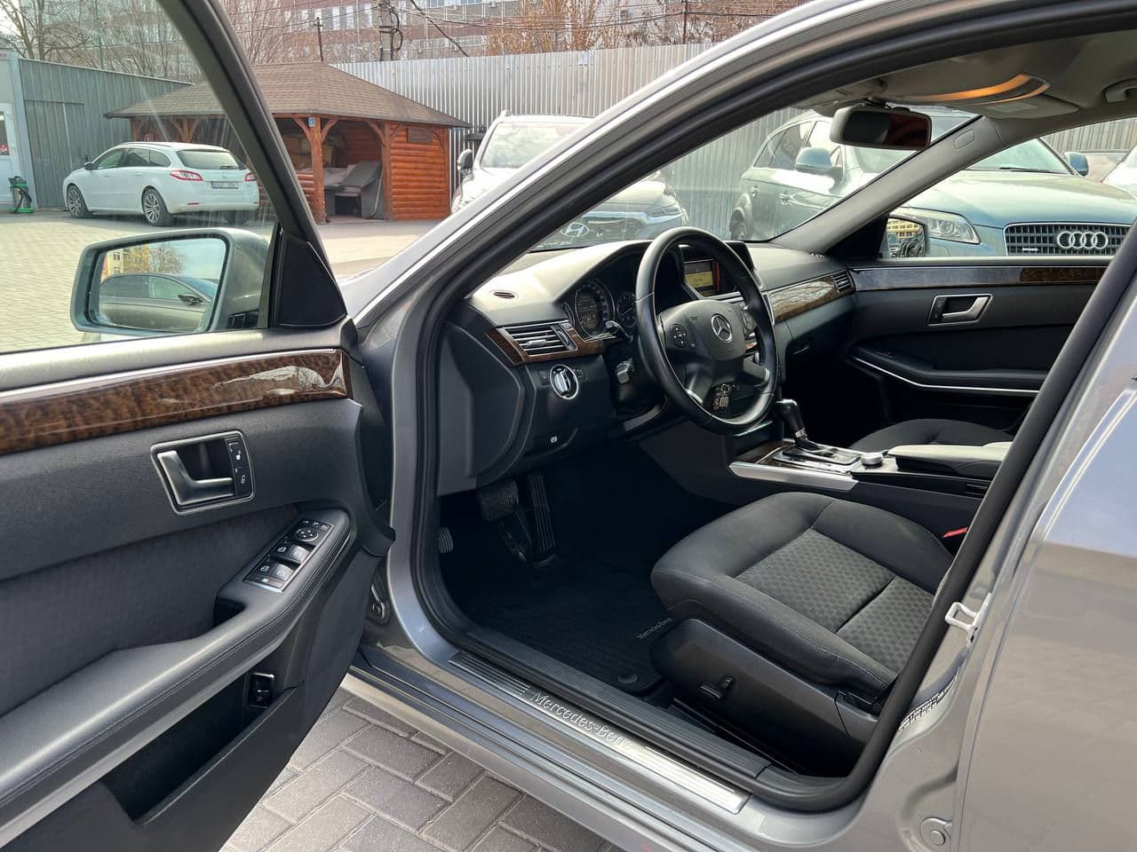 Mercedes E 200 2011 — Миниатюра 5