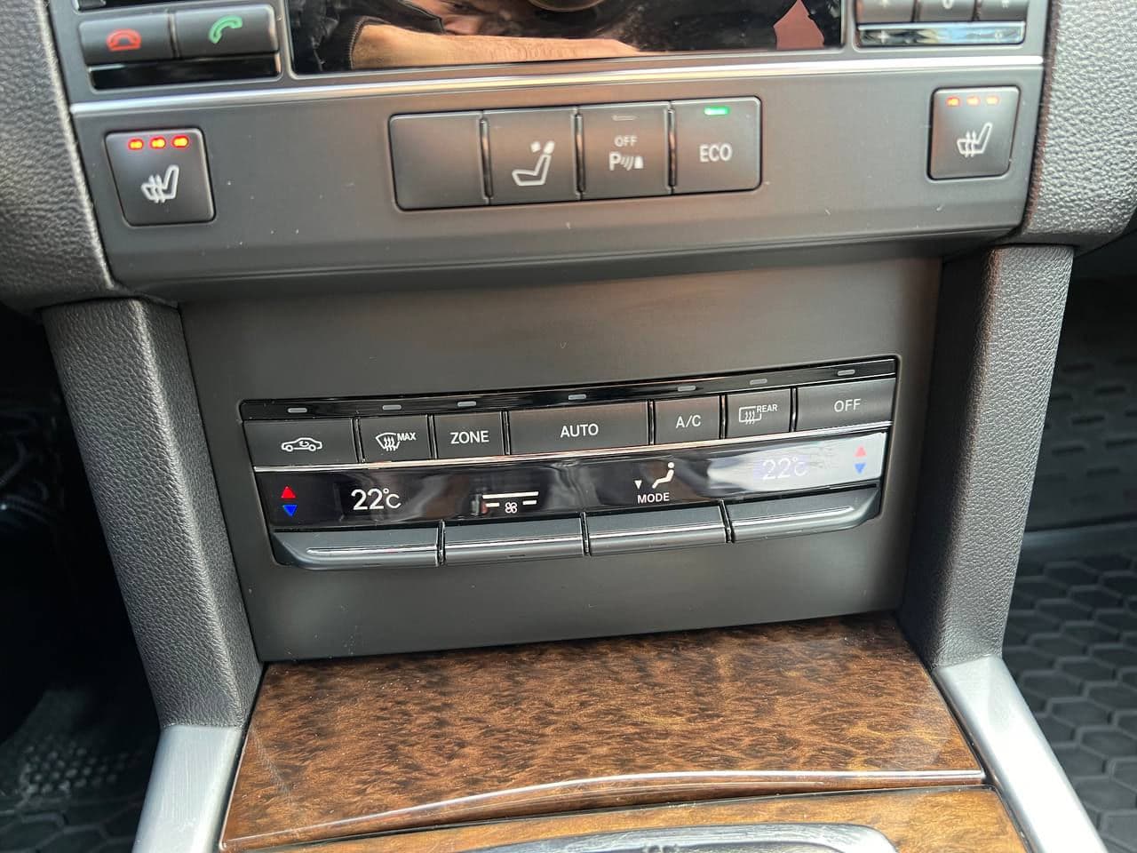 Mercedes E 200 2011 — Миниатюра 13