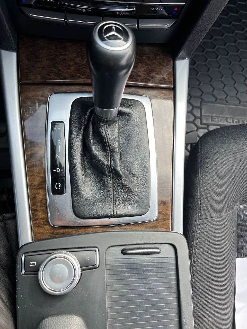 Mercedes E 200 2011 — Миниатюра 14