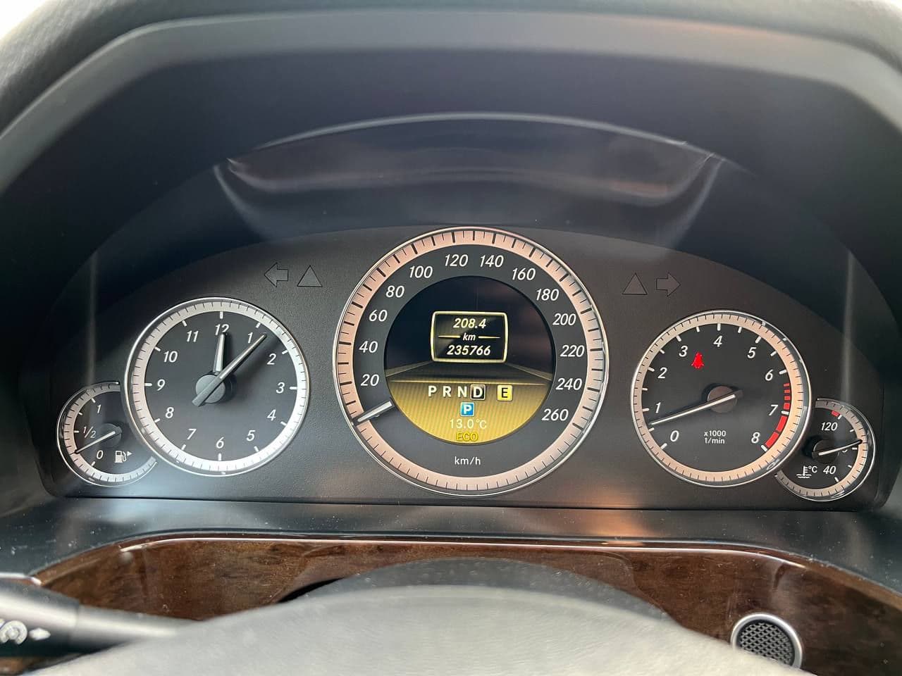 Mercedes E 200 2011 — Миниатюра 9