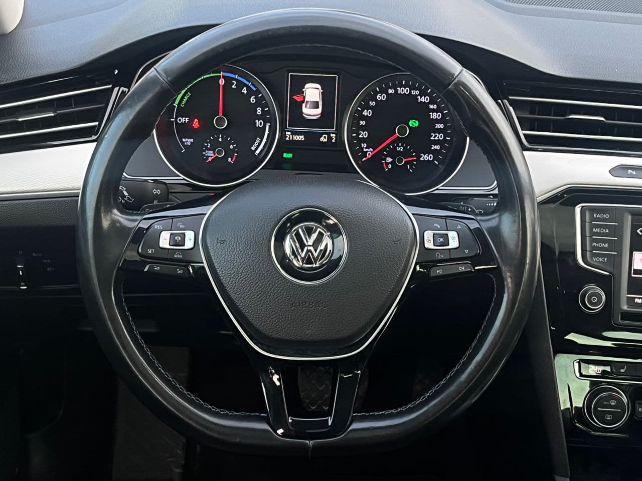 Volkswagen Passat GTE 2016 — Миниатюра 8