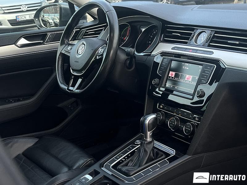 Volkswagen Passat GTE 2016 — Миниатюра 15