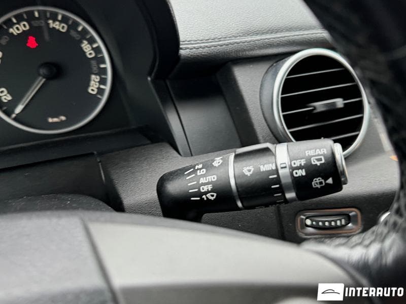 Land Rover Discovery 2012 — Миниатюра 12