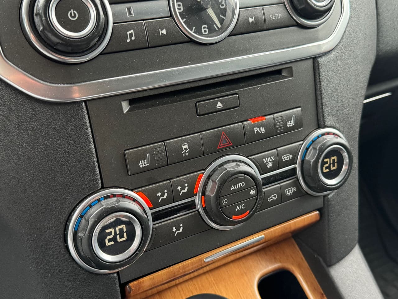 Land Rover Discovery 2012 — Миниатюра 11