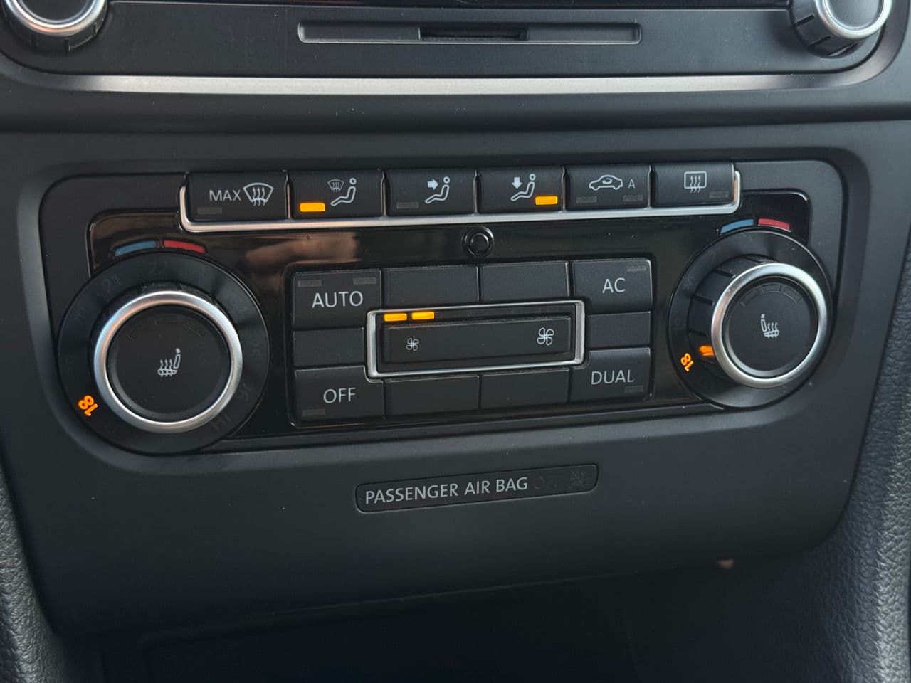Volkswagen Golf GTI 2010 — Миниатюра 11