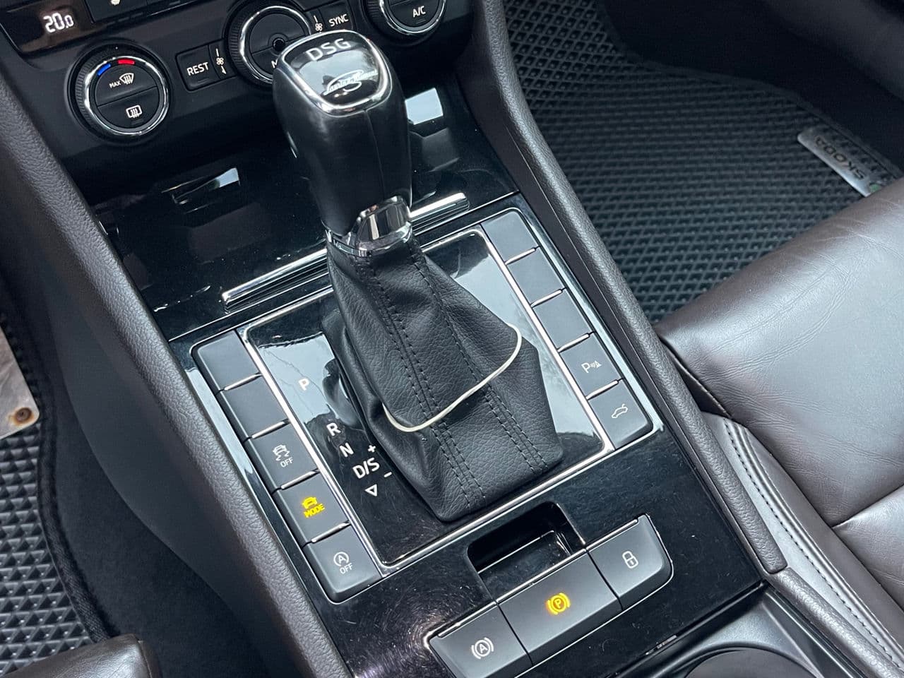 Skoda Superb 2015 — Миниатюра 12