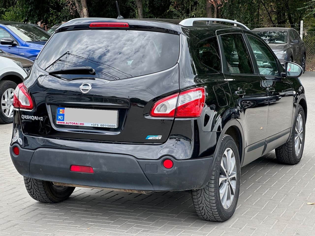 2010 Nissan Qashqai+2 — Miniatură 2