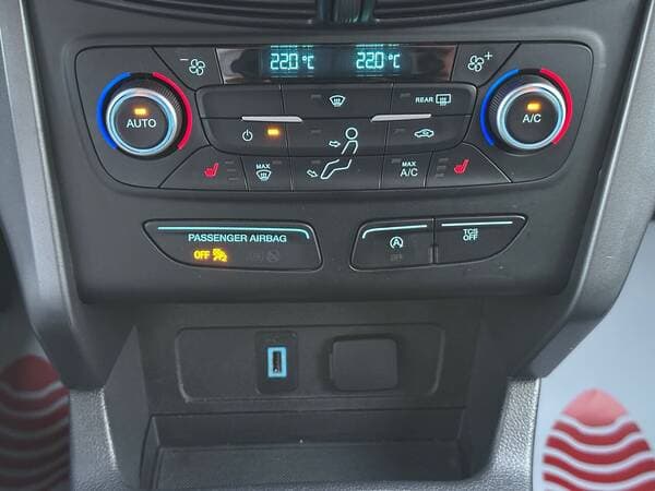 2018 Ford Escape — Miniatură 10