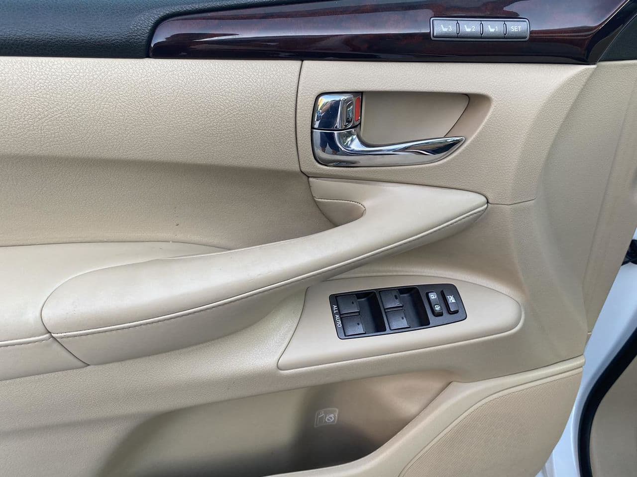Lexus LX 570 2011 — Миниатюра 5