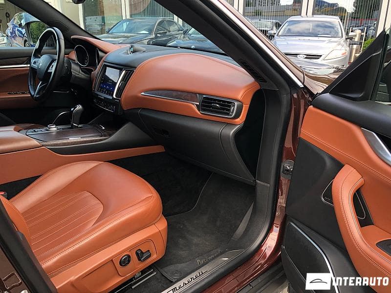 2017 Maserati Levante — Miniatură 14