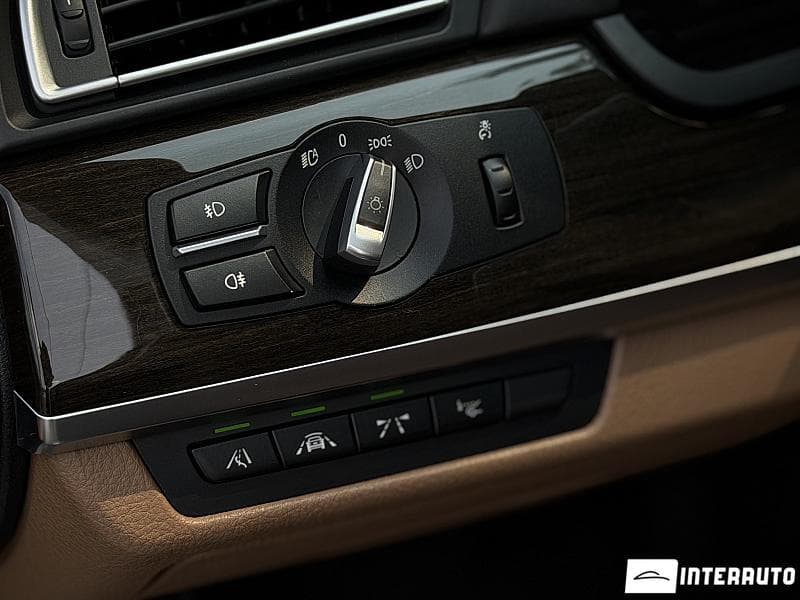 BMW 740 2012 — Миниатюра 9