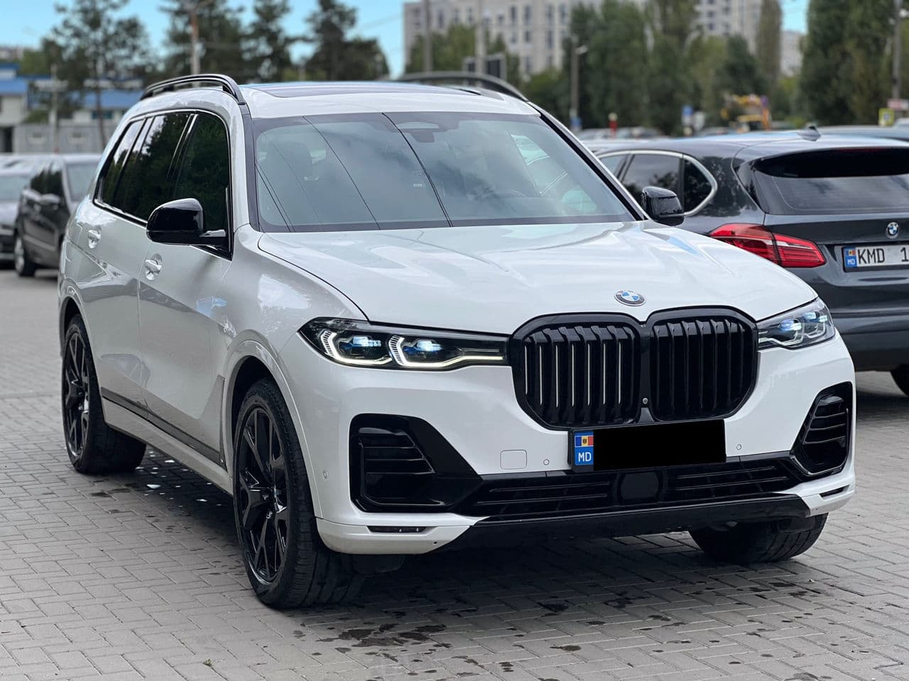 BMW X7 5.0i 2019 — Миниатюра 3