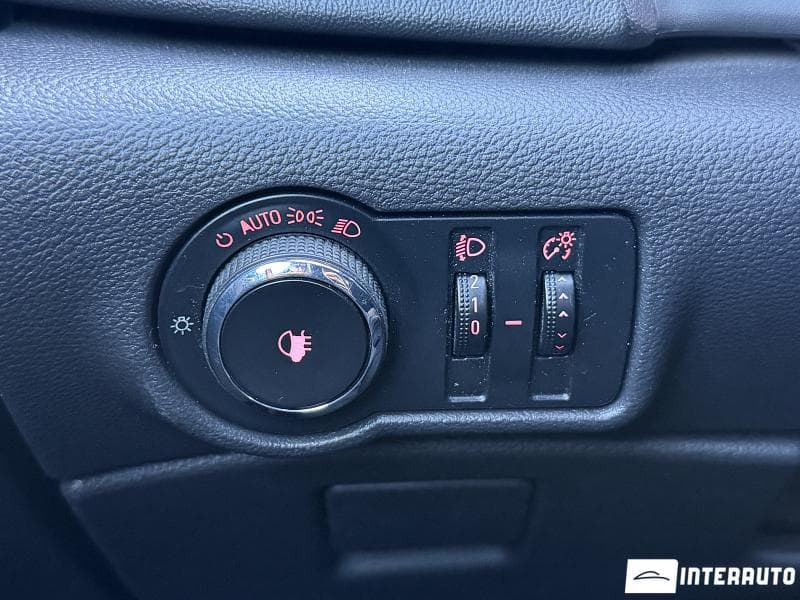 Opel Astra 2011 — Миниатюра 8