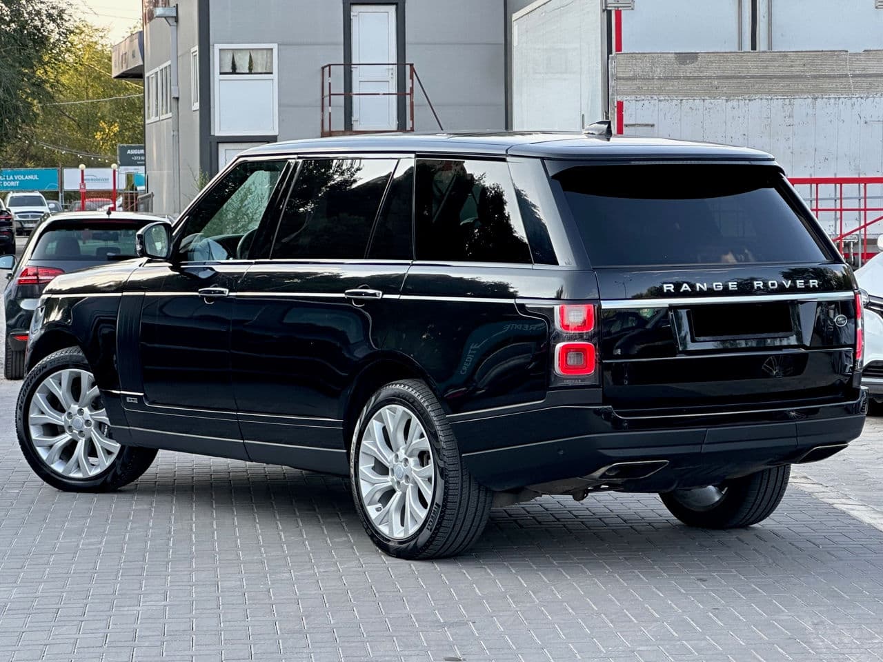 Land Rover Range Rover Vogue 2017 — Миниатюра 2